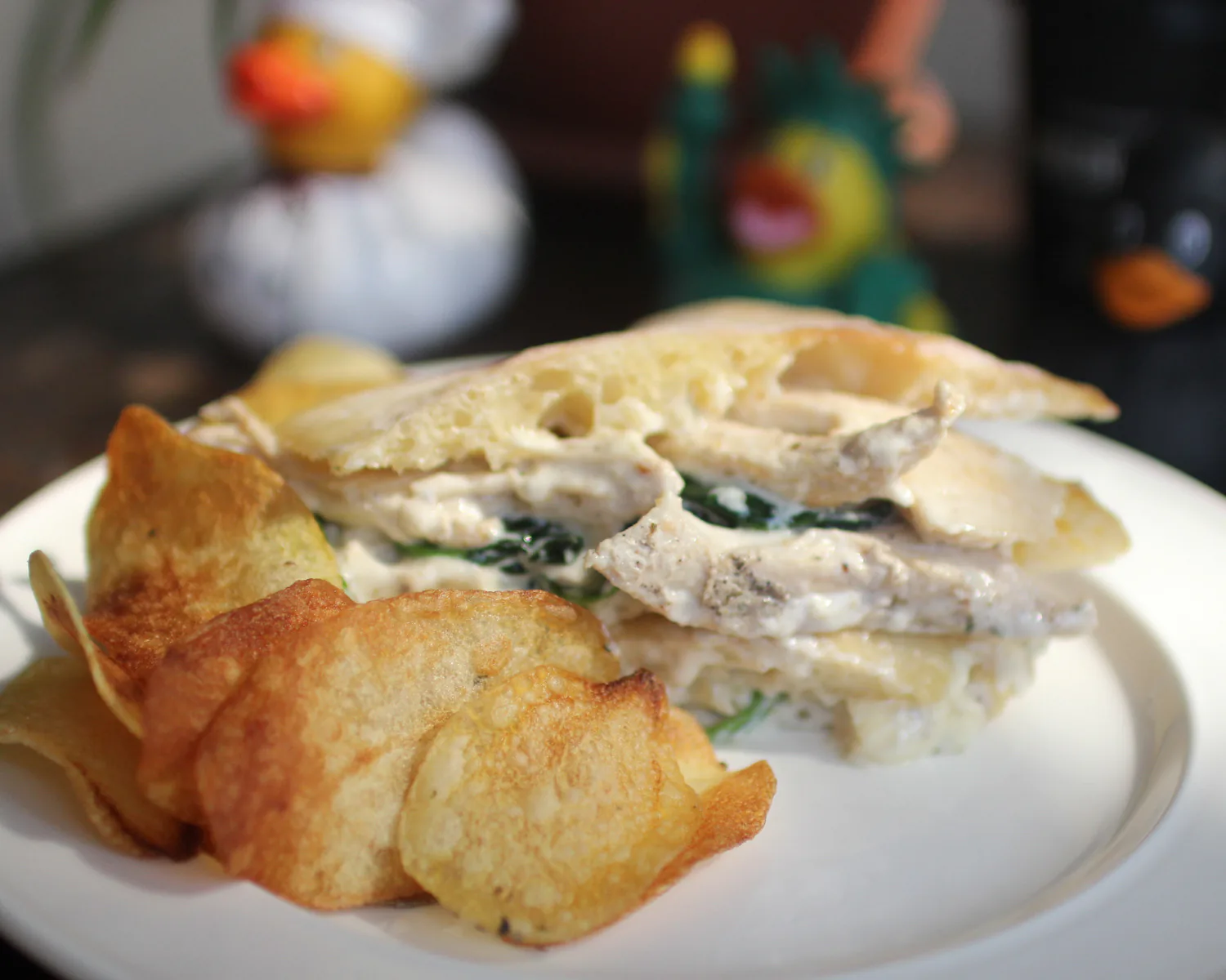 Chicken sandwich with creamy blue cheese and spinach, served with chips